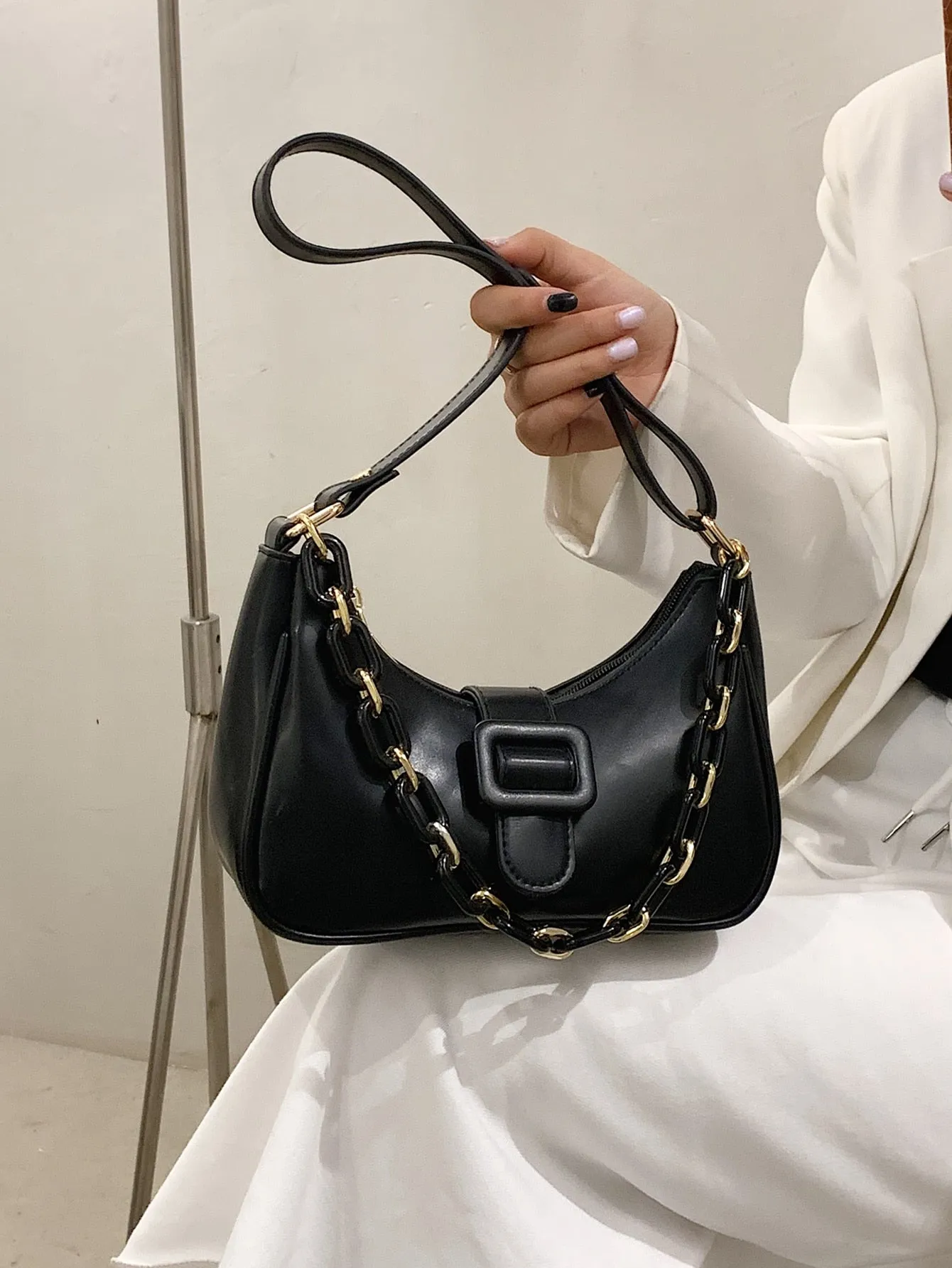 Buckle & Chain Decor Baguette Bag