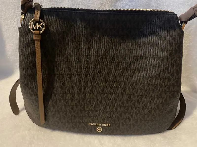 Grand Large Logo Shoulder Bag