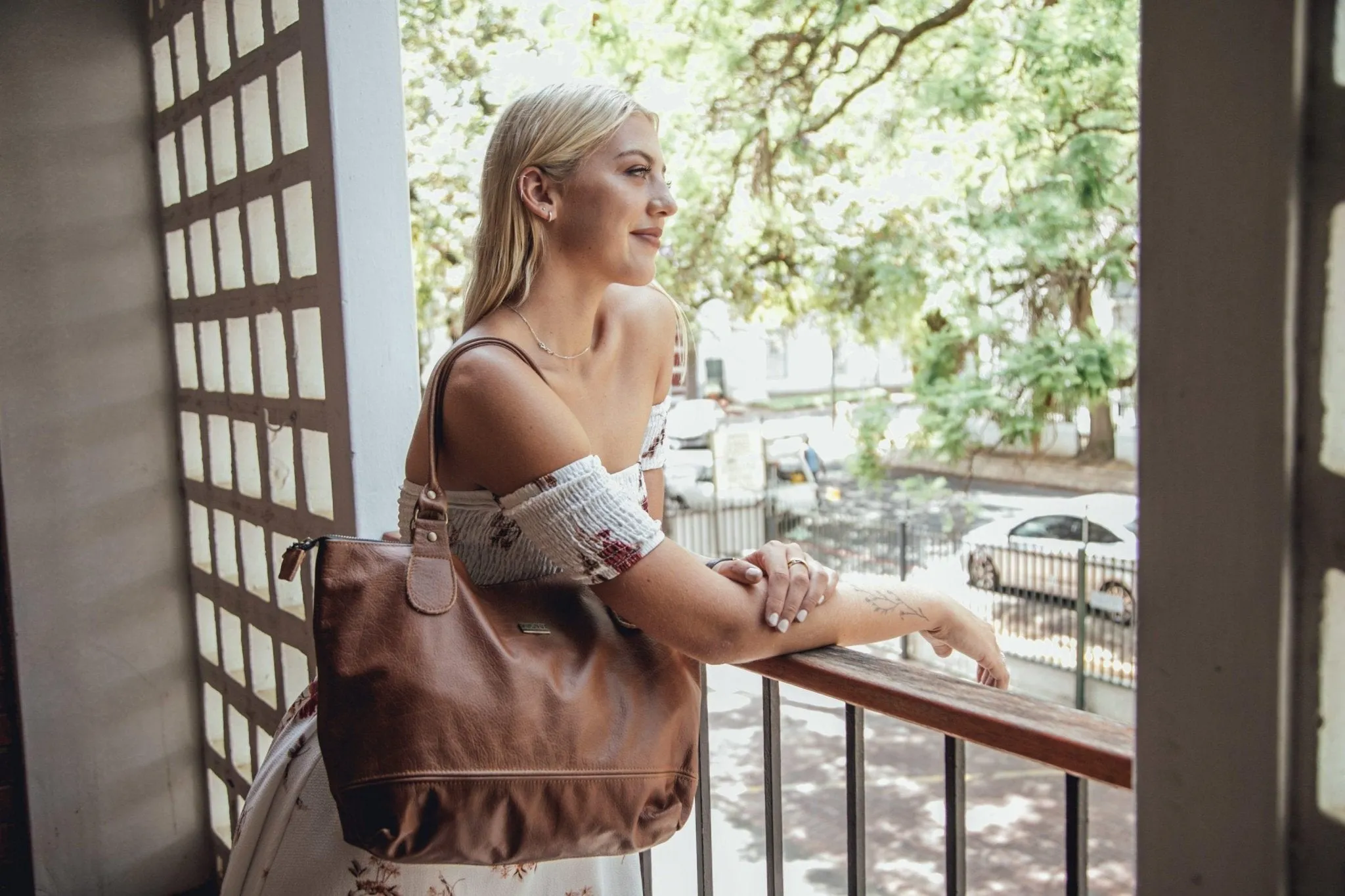 Tan Leather Goods - Daisy Leather Handbag | Pecan